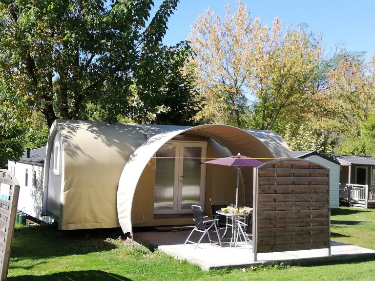 Coco Sweet avec terrasse privée dans un camping en Ariège