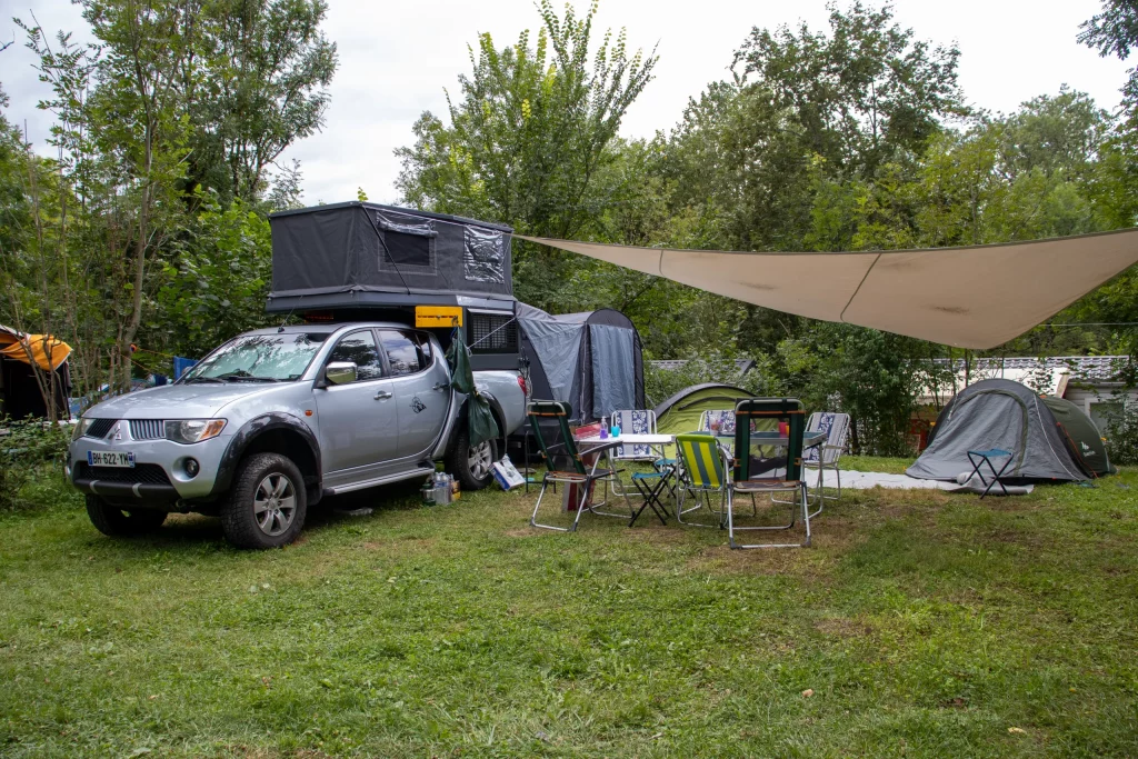 Emplacement arboré pour tente, caravane ou camping-car